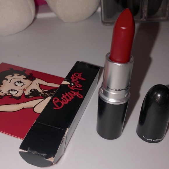 MAC x BETTY BOOP Lipstick BETTY BOOP RED - Picture 2 of 4